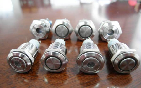 開關(guān)式轉(zhuǎn)換器轉(zhuǎn)換器+LDO提高音頻DAC性能